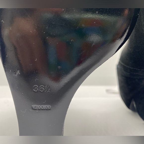 ✨ ALEXANDER WANG “Alla” Suede Peep toe wedge booties with silver cutout plate - Picture 6 of 13